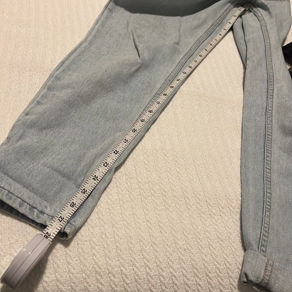 Levi's 550 High Rise Light Wash Vintage Denim Mom Jeans - Picture 8 of 8